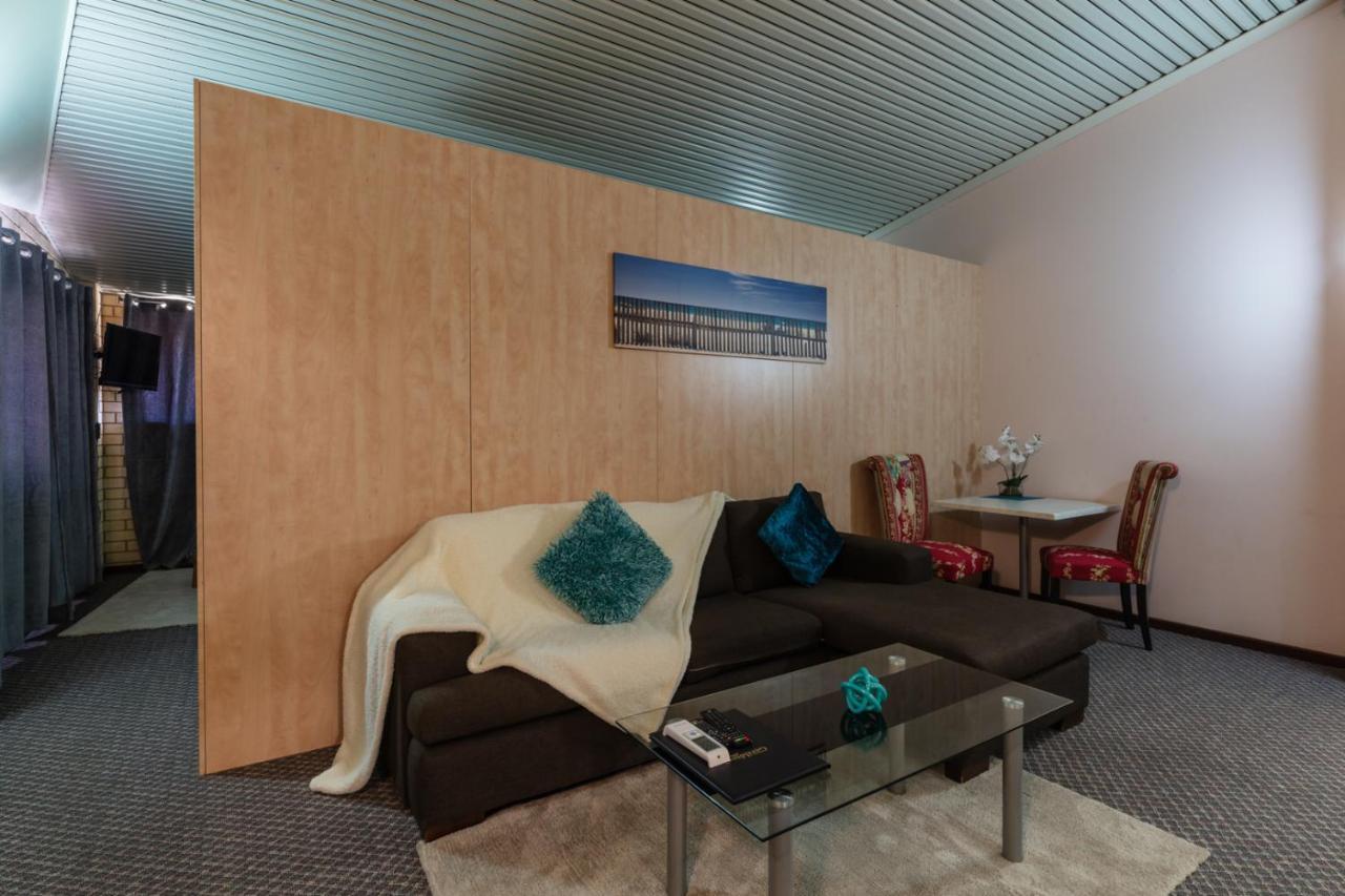 Sails 3* Geraldton